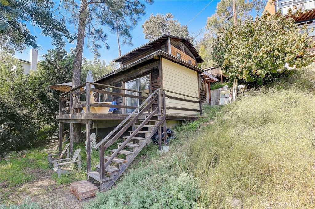 755 Crane Boulevard Los Angeles, CA 90065 - Photo 29 of 40 a backyard of a house with lots of green space
