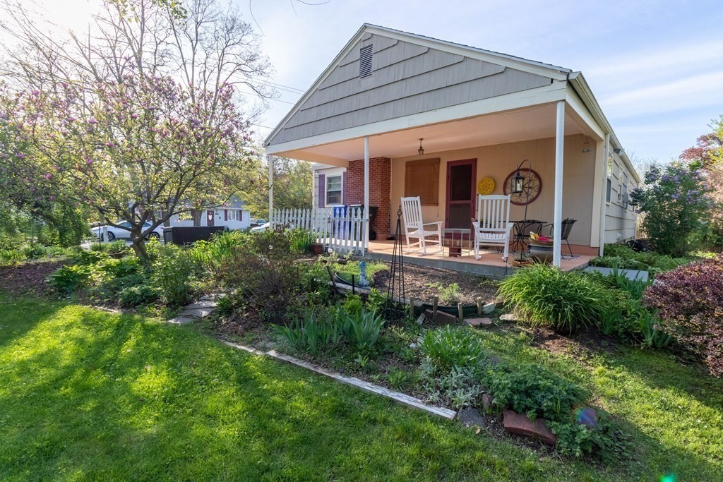 119 Bacon Road Springfield, MA 01119 - Photo 4 of 35