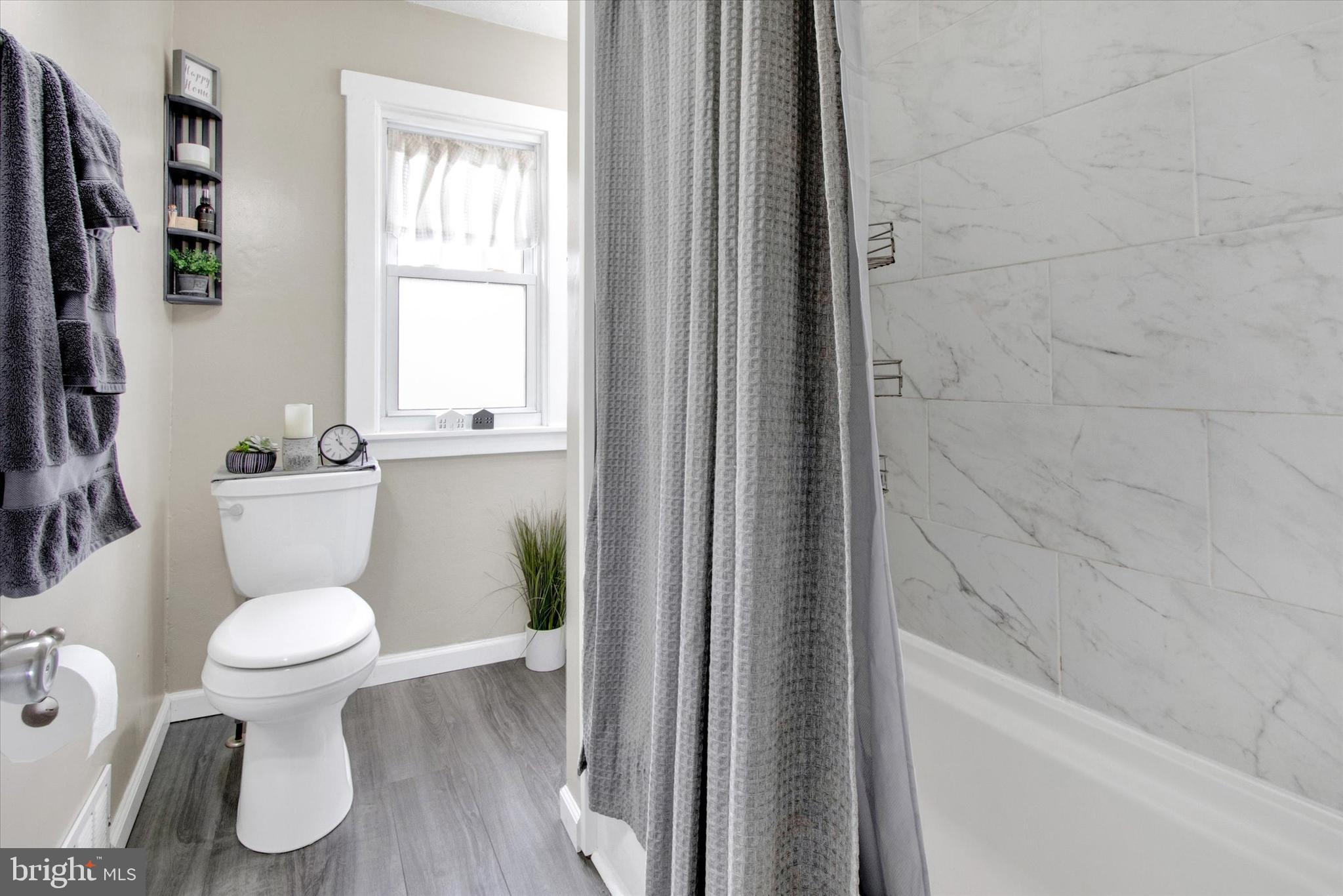 121 Old State Road Reading, PA 19606 - Photo 11 of 26 Full Bathroom
