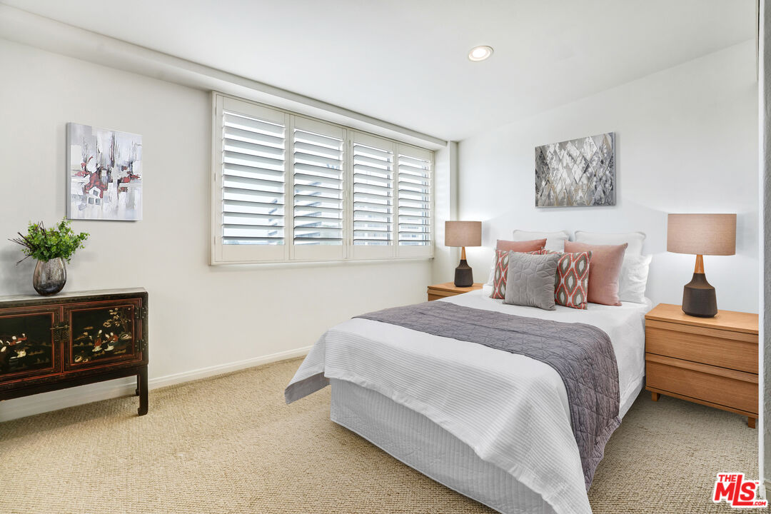 969 Hilgard Avenue, Unit 1002 Los Angeles, CA 90024 - Photo 7 of 12