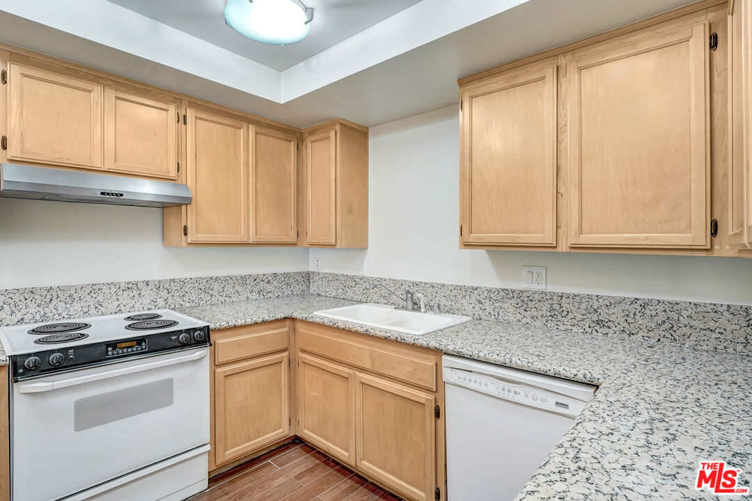 969 Hilgard Avenue, Unit 1002 Los Angeles, CA 90024 - Photo 10 of 12