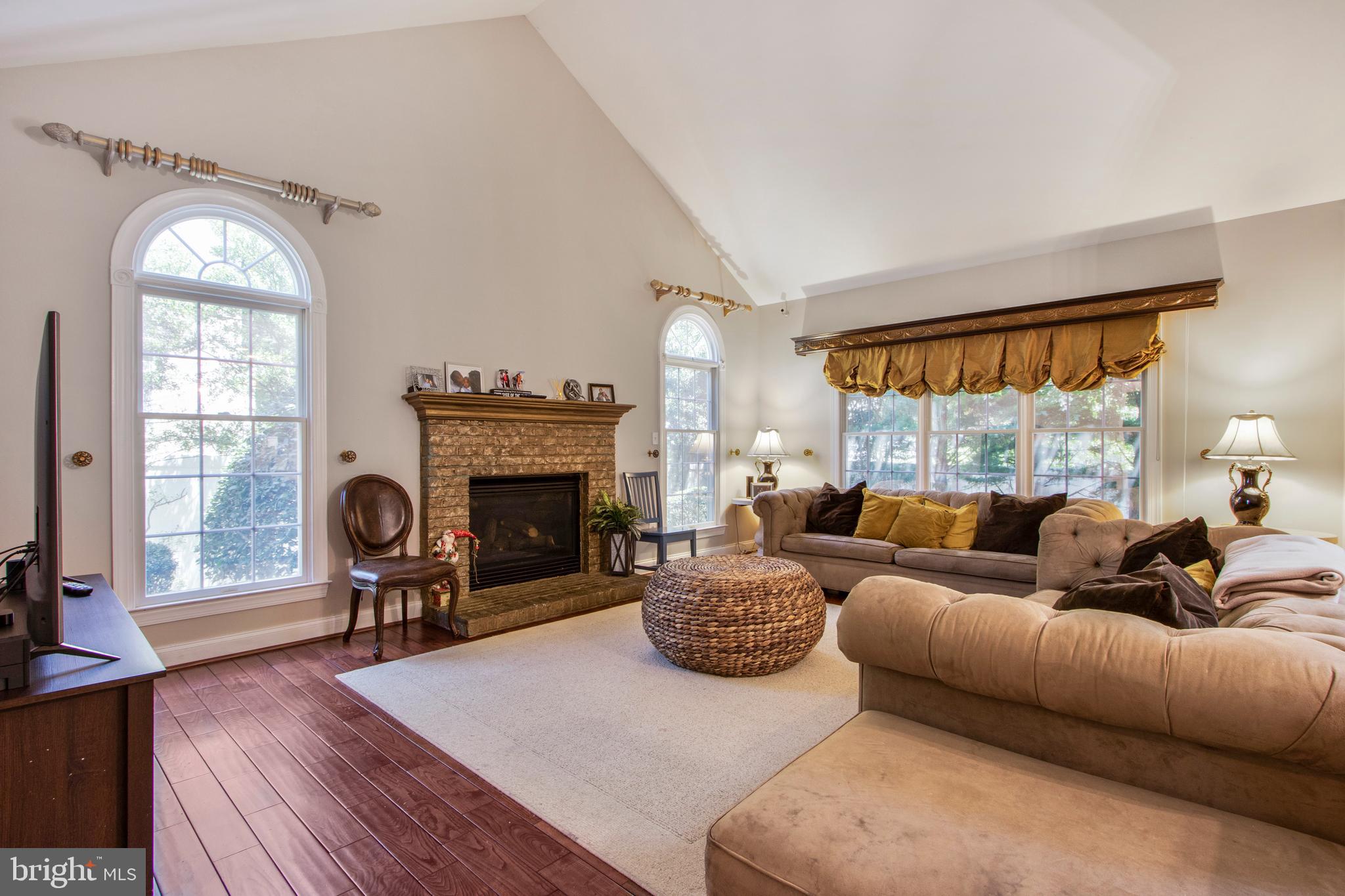 18319 Fable Drive Boyds, MD 20841 - Photo 20 of 47 Living room