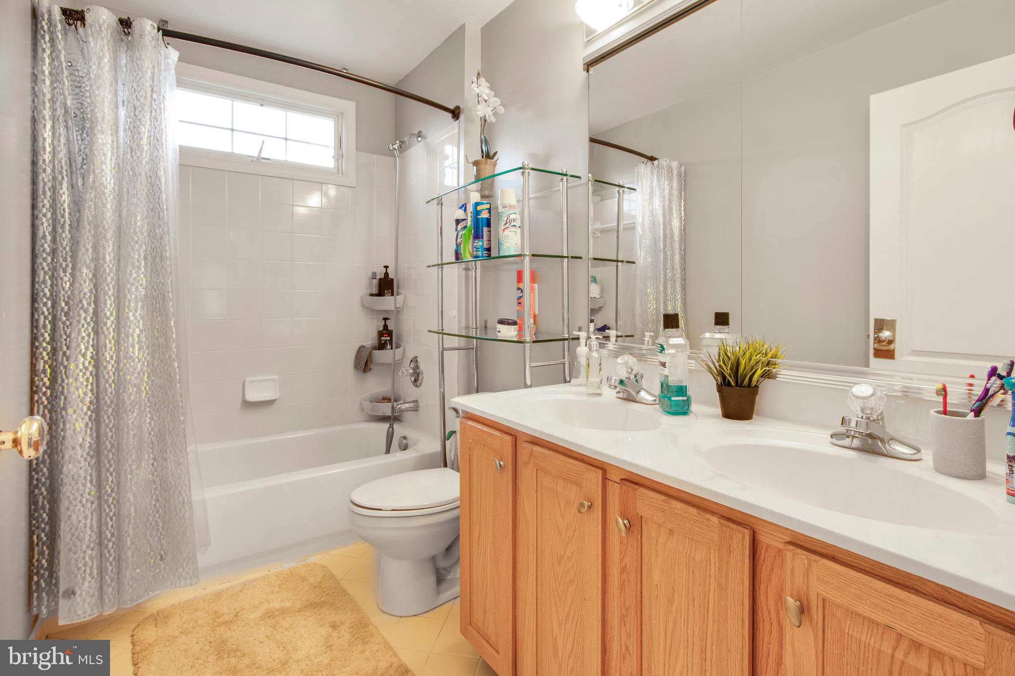 18319 Fable Drive Boyds, MD 20841 - Photo 32 of 47 Second bathroom