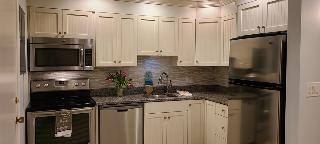 23 Erick Road, Unit 3 Mansfield, MA 02048 - Photo 1 of 12 Gallery Image 1