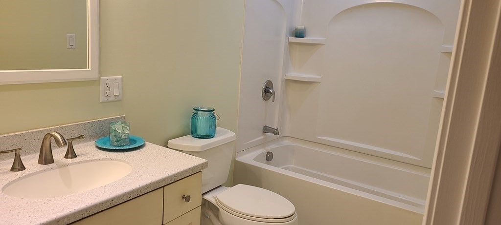 23 Erick Road, Unit 3 Mansfield, MA 02048 - Photo 6 of 12 Gallery Image 6