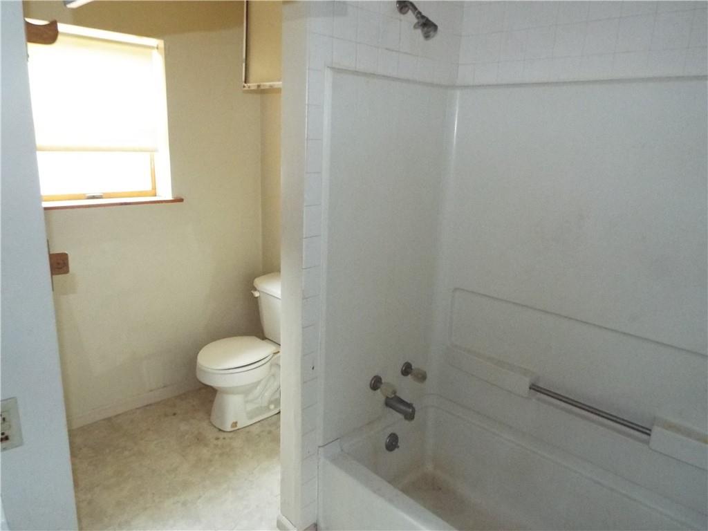 559 Schoonmaker Avenue Monessen, PA 15062 - Photo 33 of 50 a bathroom with a toilet and a bathtub