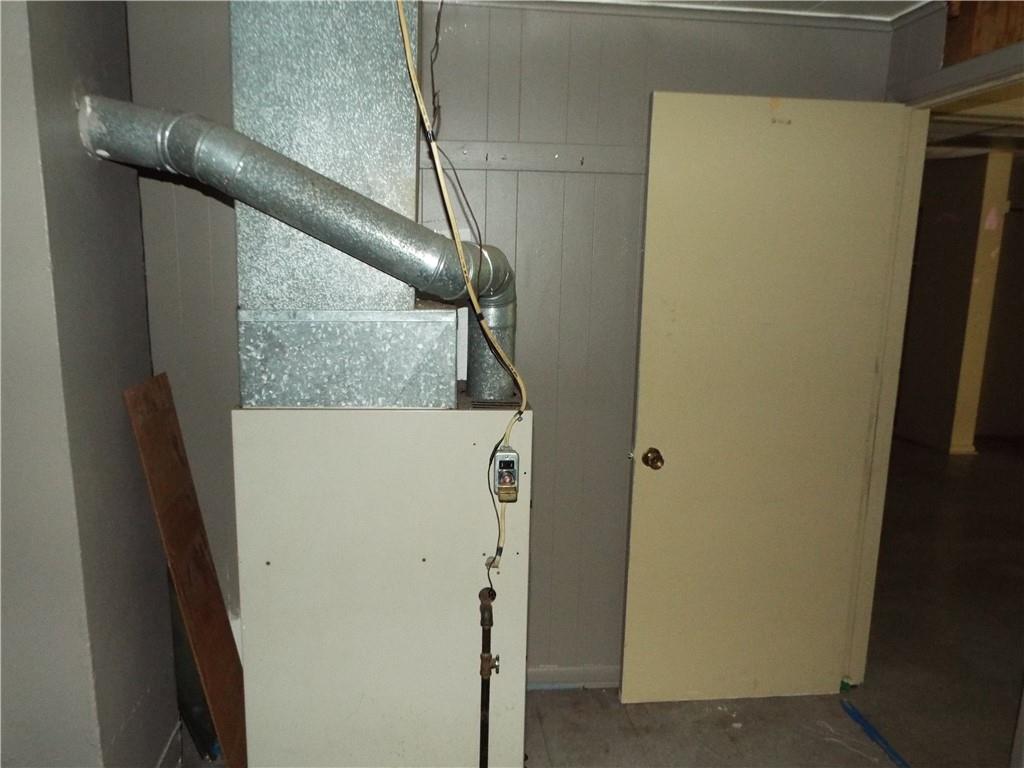 559 Schoonmaker Avenue Monessen, PA 15062 - Photo 47 of 50 a view of entryway