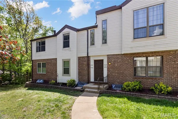 $139,900 | 9714 Raintree Village Drive, Unit 3F, Hillsboro, MO 63050