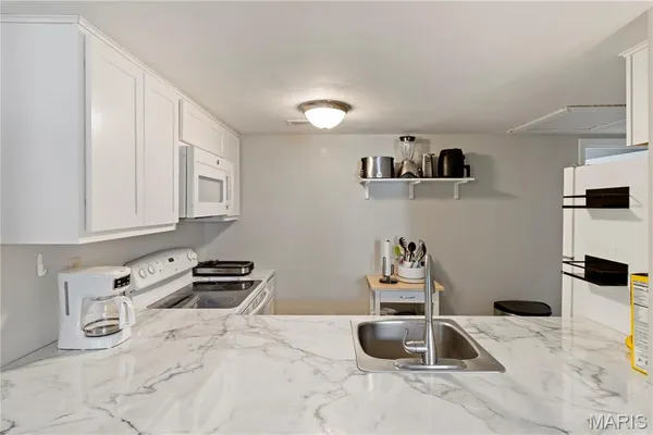 $139,900 | 9714 Raintree Village Drive, Unit 3F, Hillsboro, MO 63050