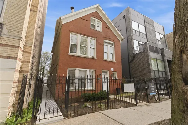 $2,500 | 2607 West Haddon Avenue, Unit 1R, Chicago, IL 60622