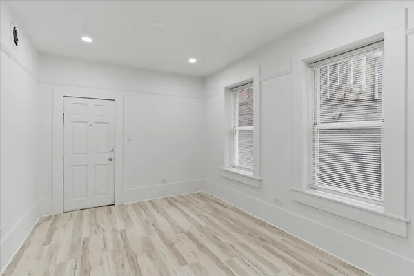 $2,500 | 2607 West Haddon Avenue, Unit 1R, Chicago, IL 60622