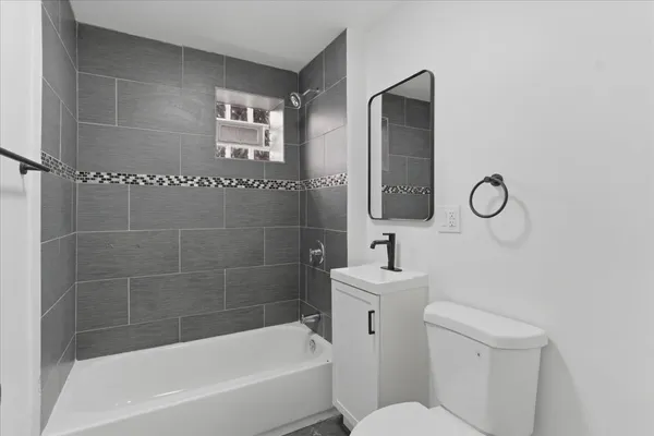 $2,500 | 2607 West Haddon Avenue, Unit 1R, Chicago, IL 60622