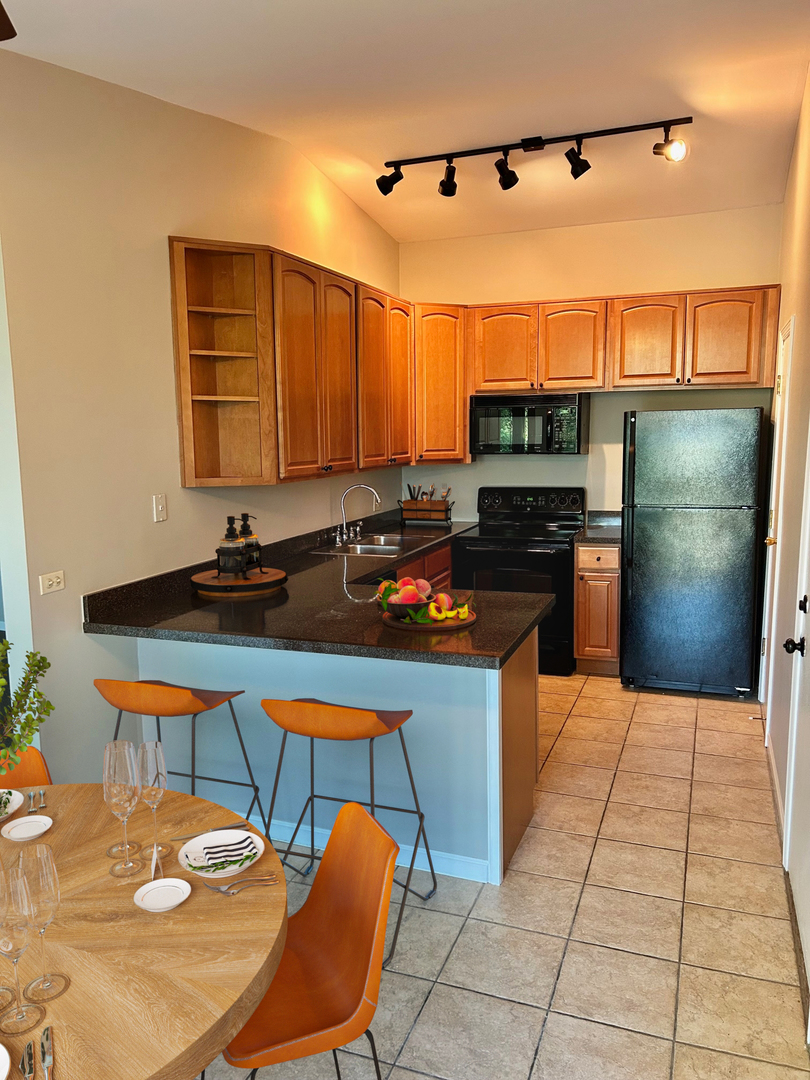 6019 Forest View Road, Unit 2B Lisle, IL 60532 - Photo 3 of 11