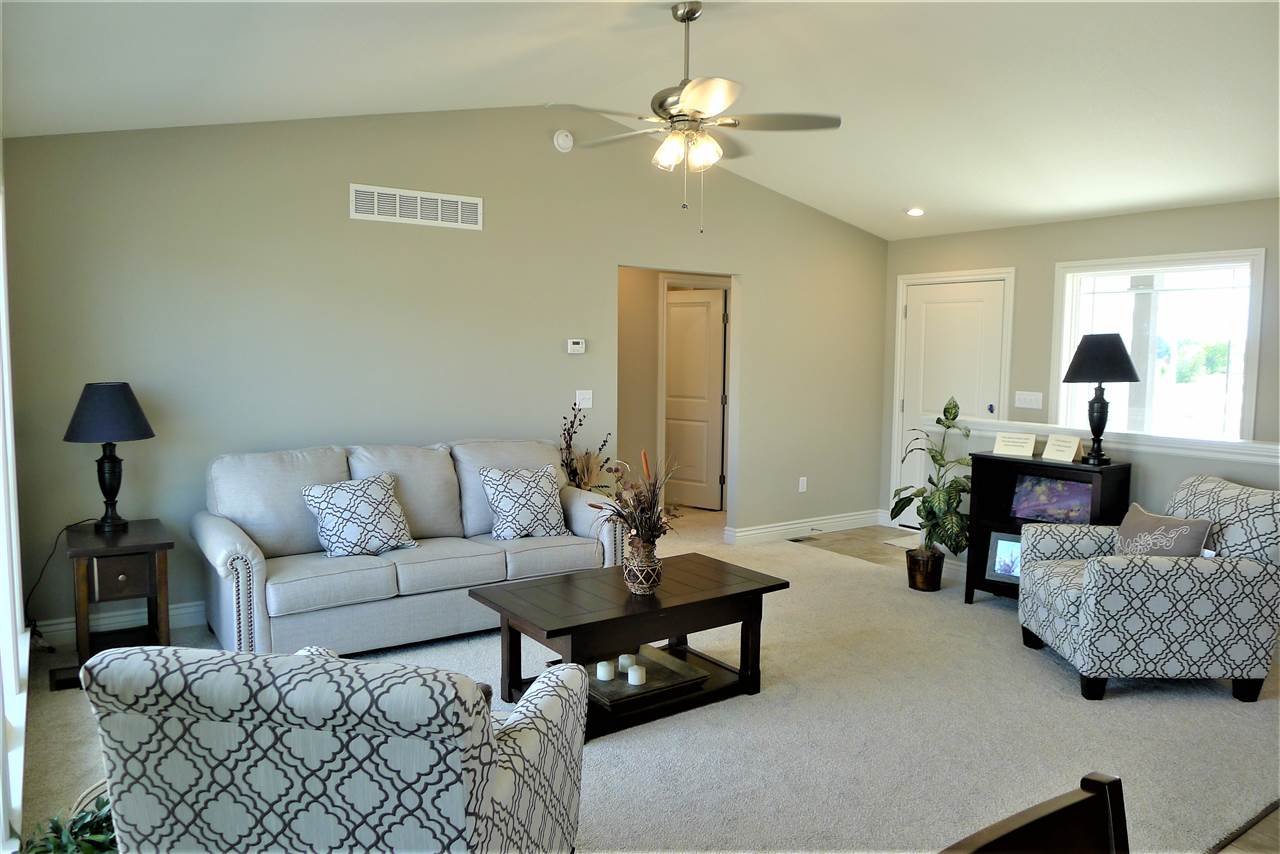 1822 Stephanie Street Wichita, KS 67207 - Photo 4 of 16