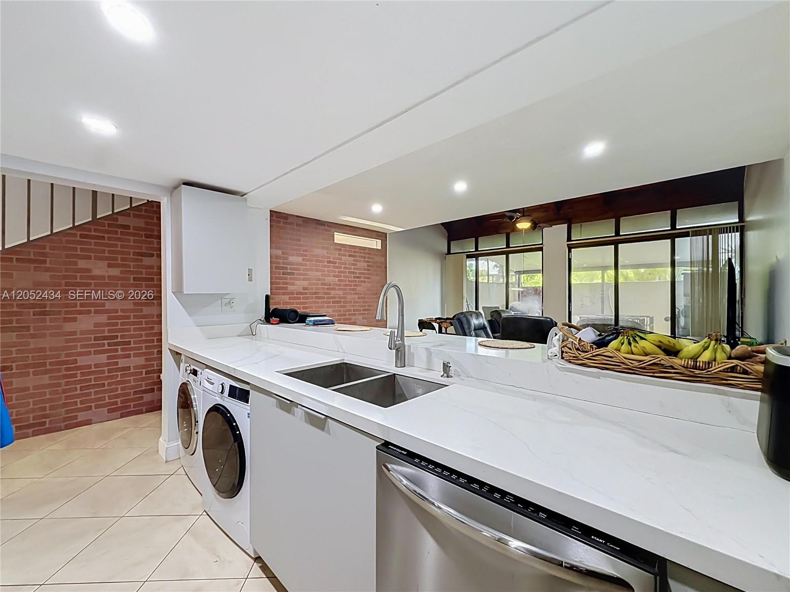1110 West Fairway Road Pembroke Pines, FL 33026 - Photo 23 of 86