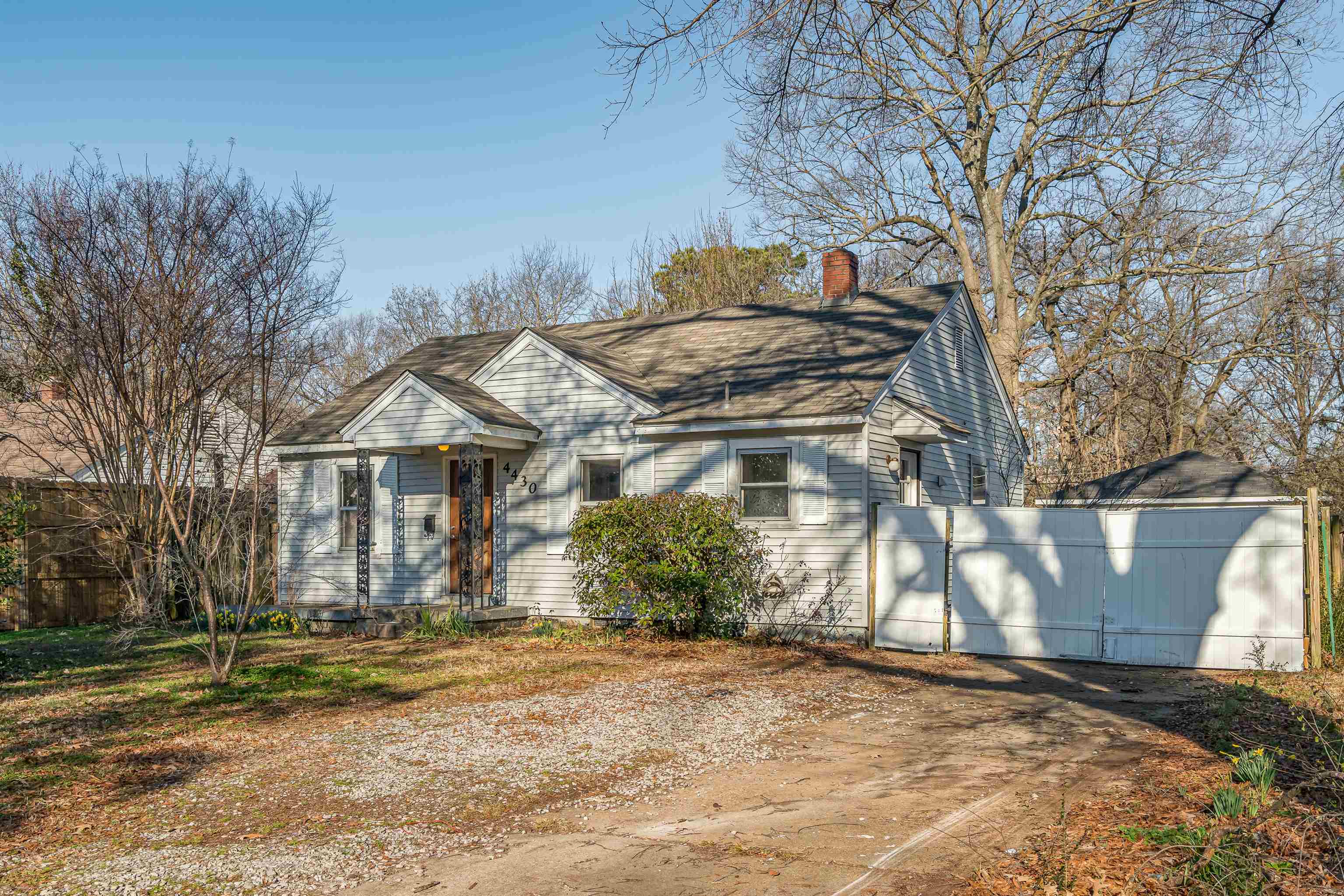 4430 Boyce Road Memphis, TN 38117 - Photo 2 of 25 a front view of a house with a yard