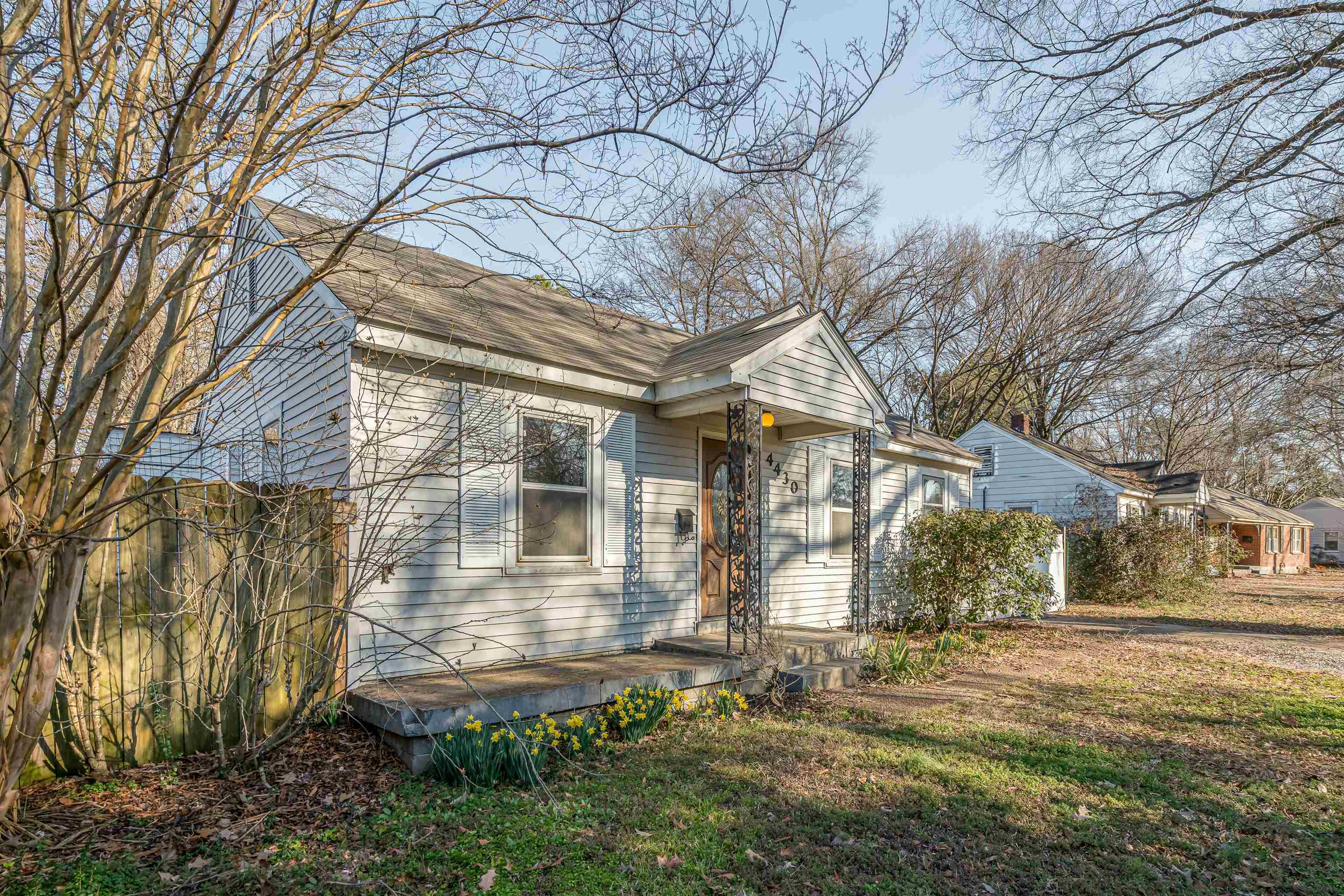 4430 Boyce Road Memphis, TN 38117 - Photo 3 of 25 a view of a yard of the house