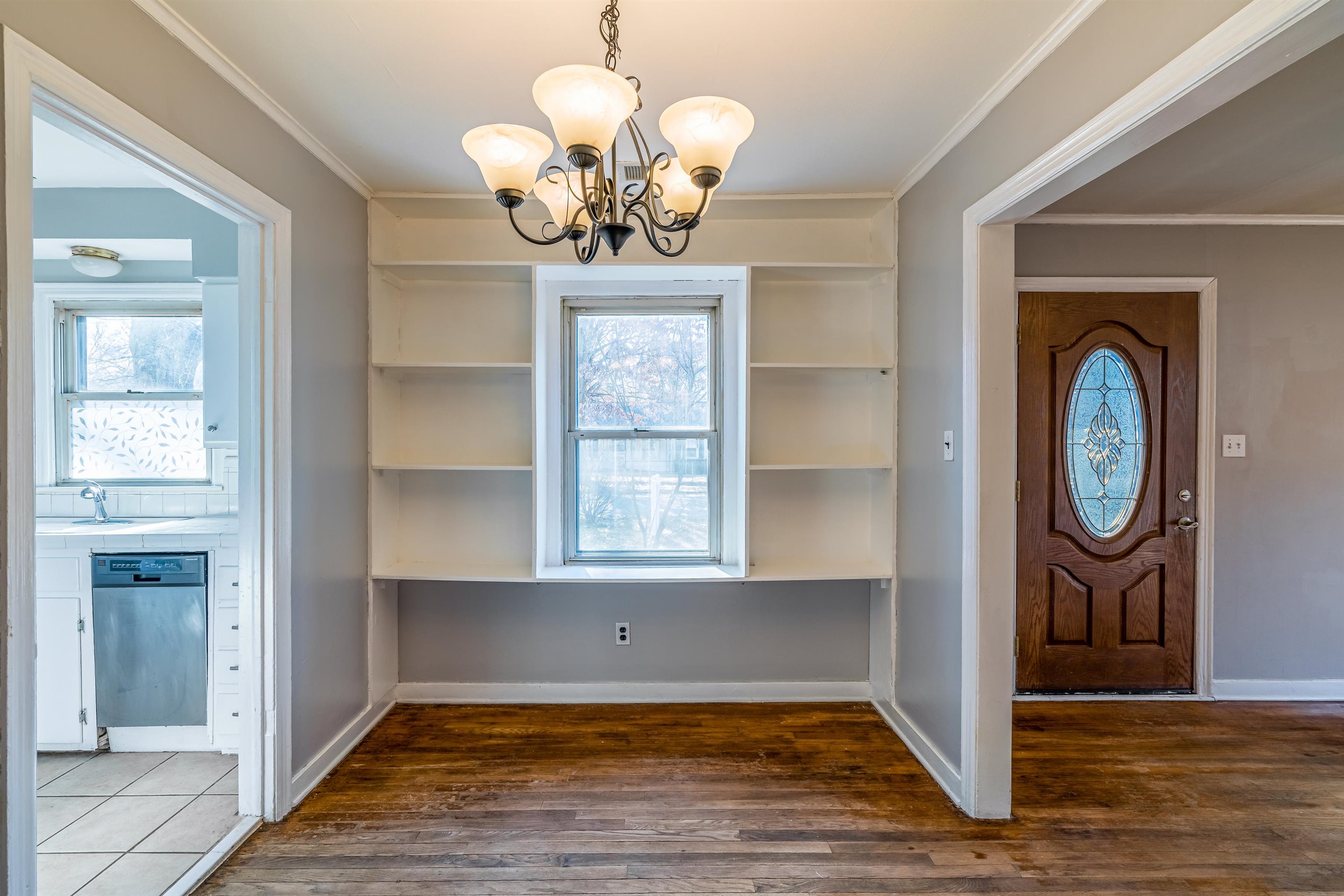 4430 Boyce Road Memphis, TN 38117 - Photo 10 of 25 a view of a room with wooden floor and workspace
