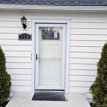 $3,599 | 218 Warren Avenue, Unit TWO, Mamaroneck, NY 10543