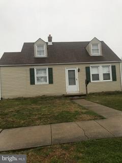 8102 Murray Point Road Baltimore, MD 21222 - Photo 7 of 14 Front