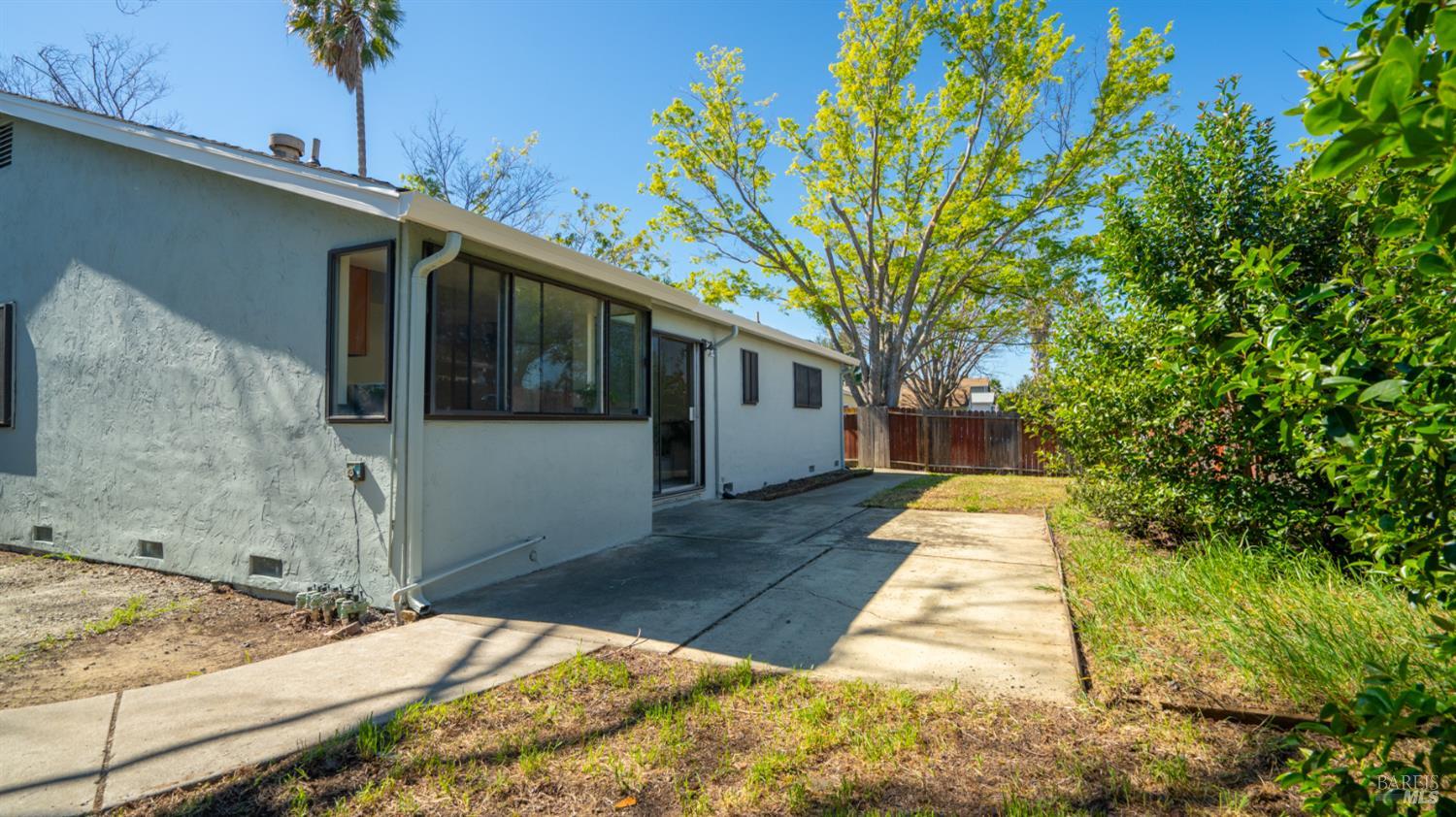 1312 Sutter Court Fairfield, CA 94533 - Photo 42 of 45 a backyard of a house