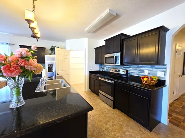 $2,500 | 1440 Lexington Square Southwest, Vero Beach, FL 32962