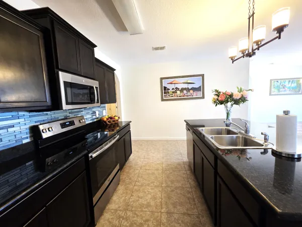 $2,500 | 1440 Lexington Square Southwest, Vero Beach, FL 32962