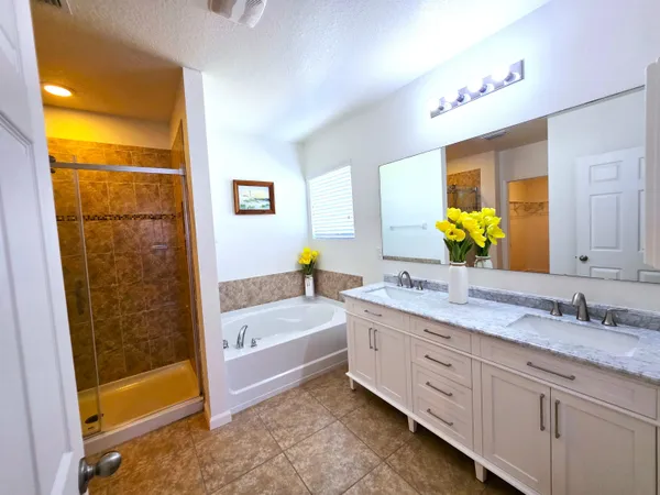 $2,500 | 1440 Lexington Square Southwest, Vero Beach, FL 32962