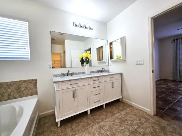 $2,500 | 1440 Lexington Square Southwest, Vero Beach, FL 32962