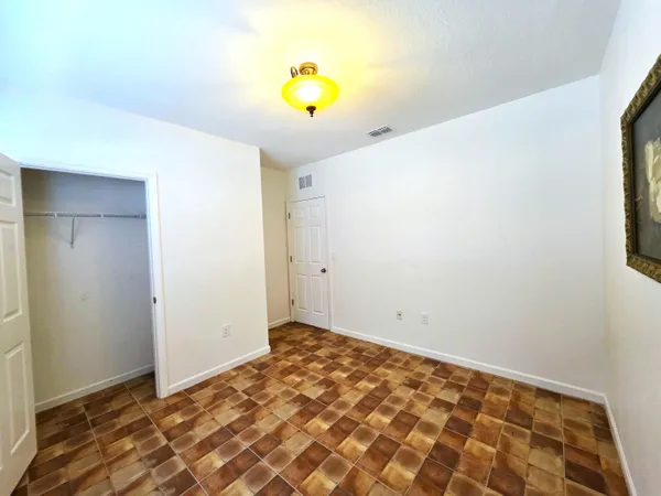 $2,500 | 1440 Lexington Square Southwest, Vero Beach, FL 32962