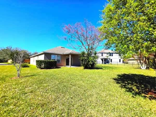 $2,500 | 1440 Lexington Square Southwest, Vero Beach, FL 32962