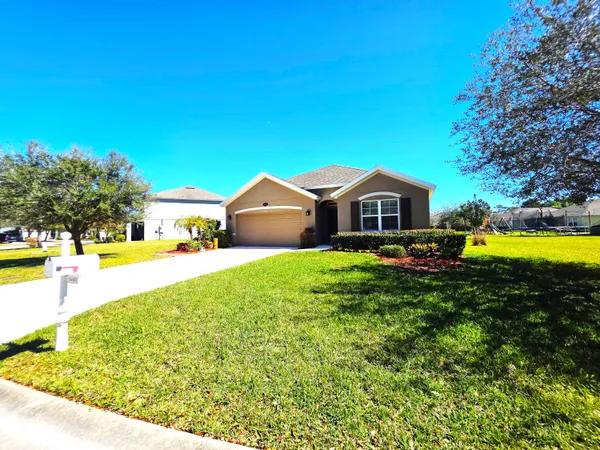 $2,500 | 1440 Lexington Square Southwest, Vero Beach, FL 32962