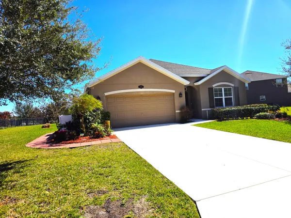 $2,500 | 1440 Lexington Square Southwest, Vero Beach, FL 32962