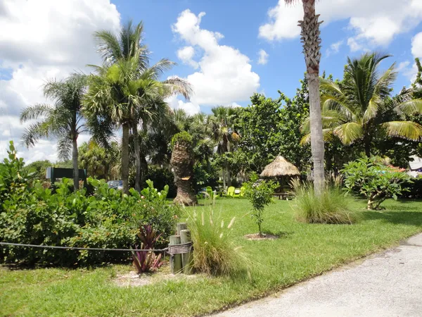 $2,500 | 1440 Lexington Square Southwest, Vero Beach, FL 32962