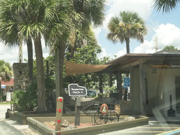 $2,500 | 1440 Lexington Square Southwest, Vero Beach, FL 32962