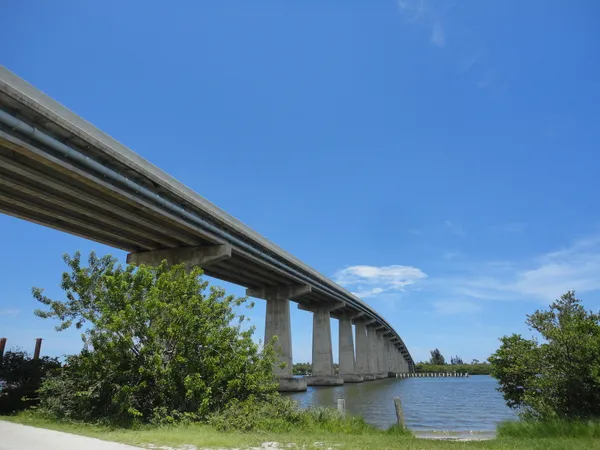 $2,500 | 1440 Lexington Square Southwest, Vero Beach, FL 32962