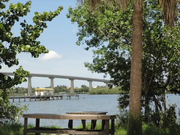 $2,500 | 1440 Lexington Square Southwest, Vero Beach, FL 32962