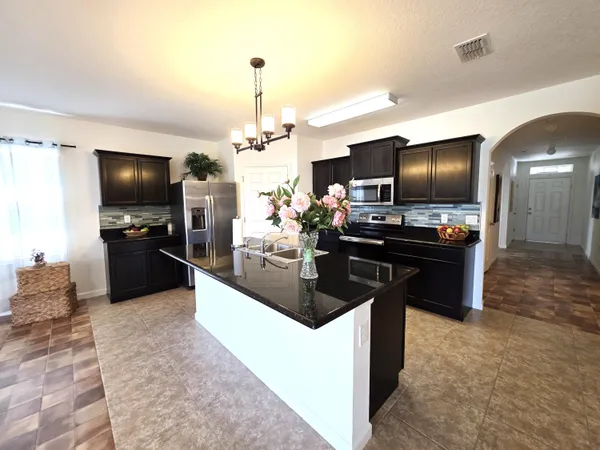 $2,500 | 1440 Lexington Square Southwest, Vero Beach, FL 32962