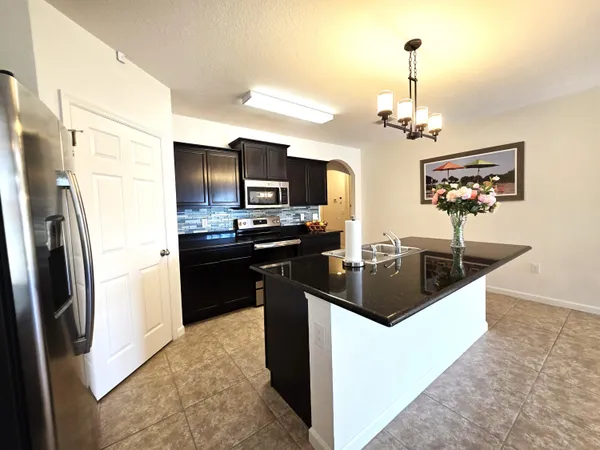 $2,500 | 1440 Lexington Square Southwest, Vero Beach, FL 32962