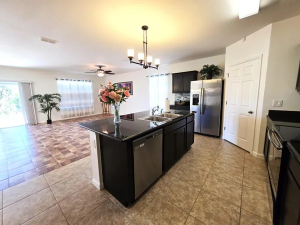 $2,500 | 1440 Lexington Square Southwest, Vero Beach, FL 32962