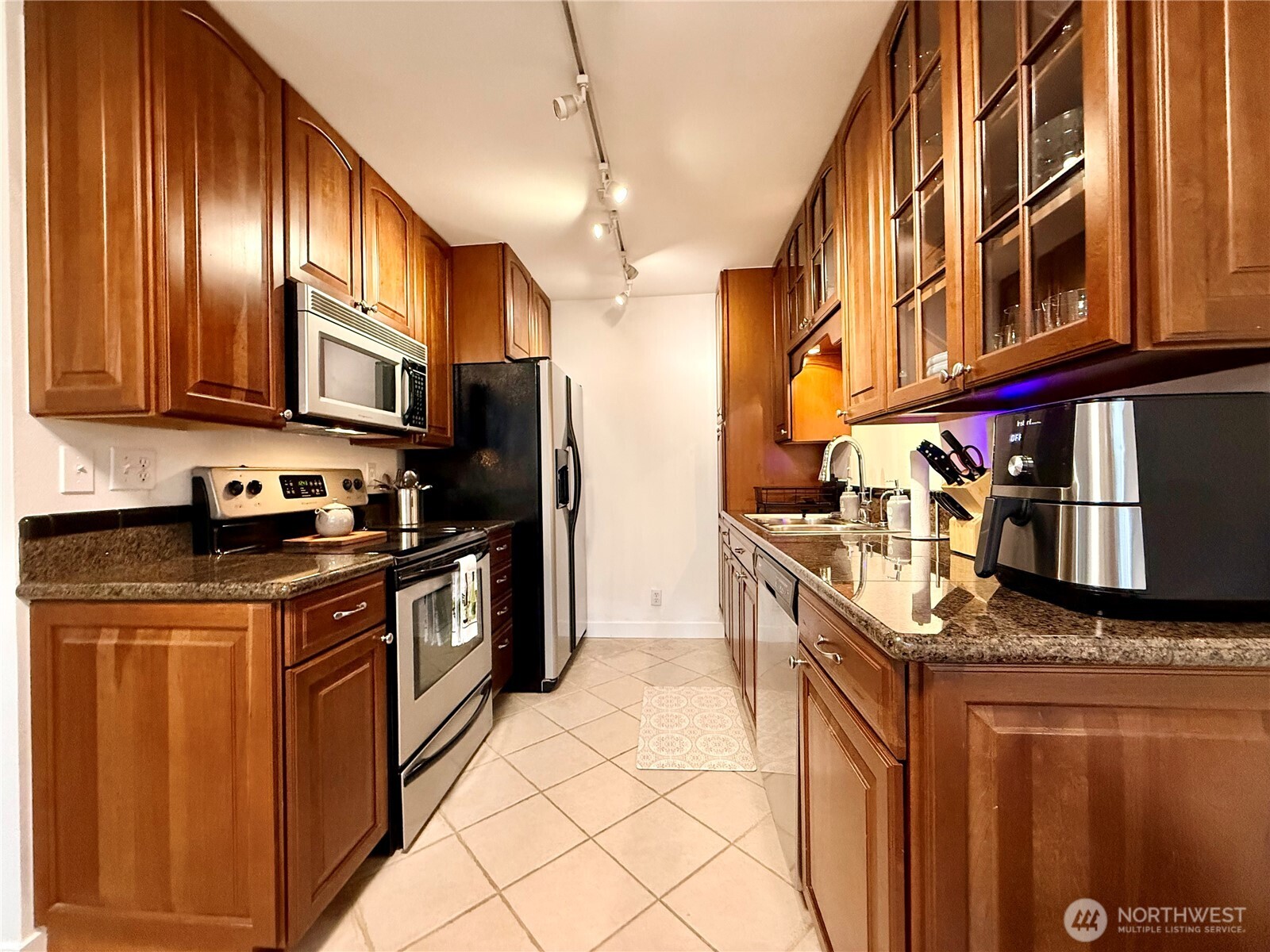 7901 196th Street Southwest, Unit 12 Edmonds, WA 98026 - Photo 12 of 35