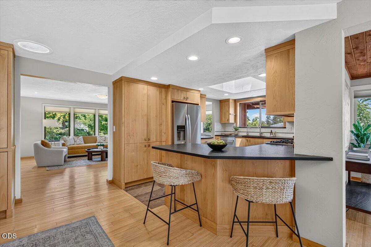 1056 Beswick Way Ashland, OR 97520 - Photo 11 of 47