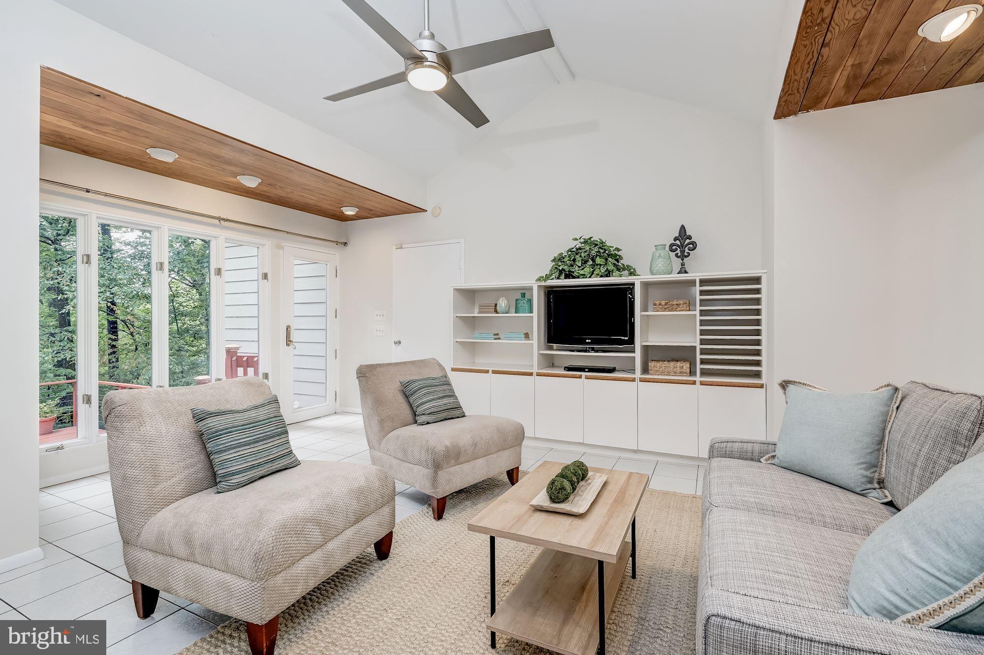 10109 Lloyd Road Potomac, MD 20854 - Photo 14 of 43 Gallery Image 14