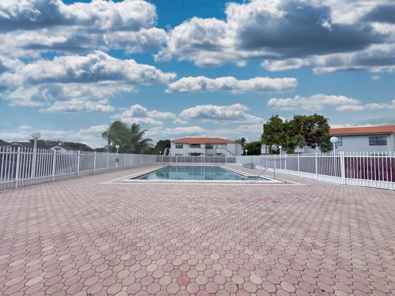 14911 Southwest 80th Street Miami, FL 33193 - Photo 5 of 15 IMG_0895