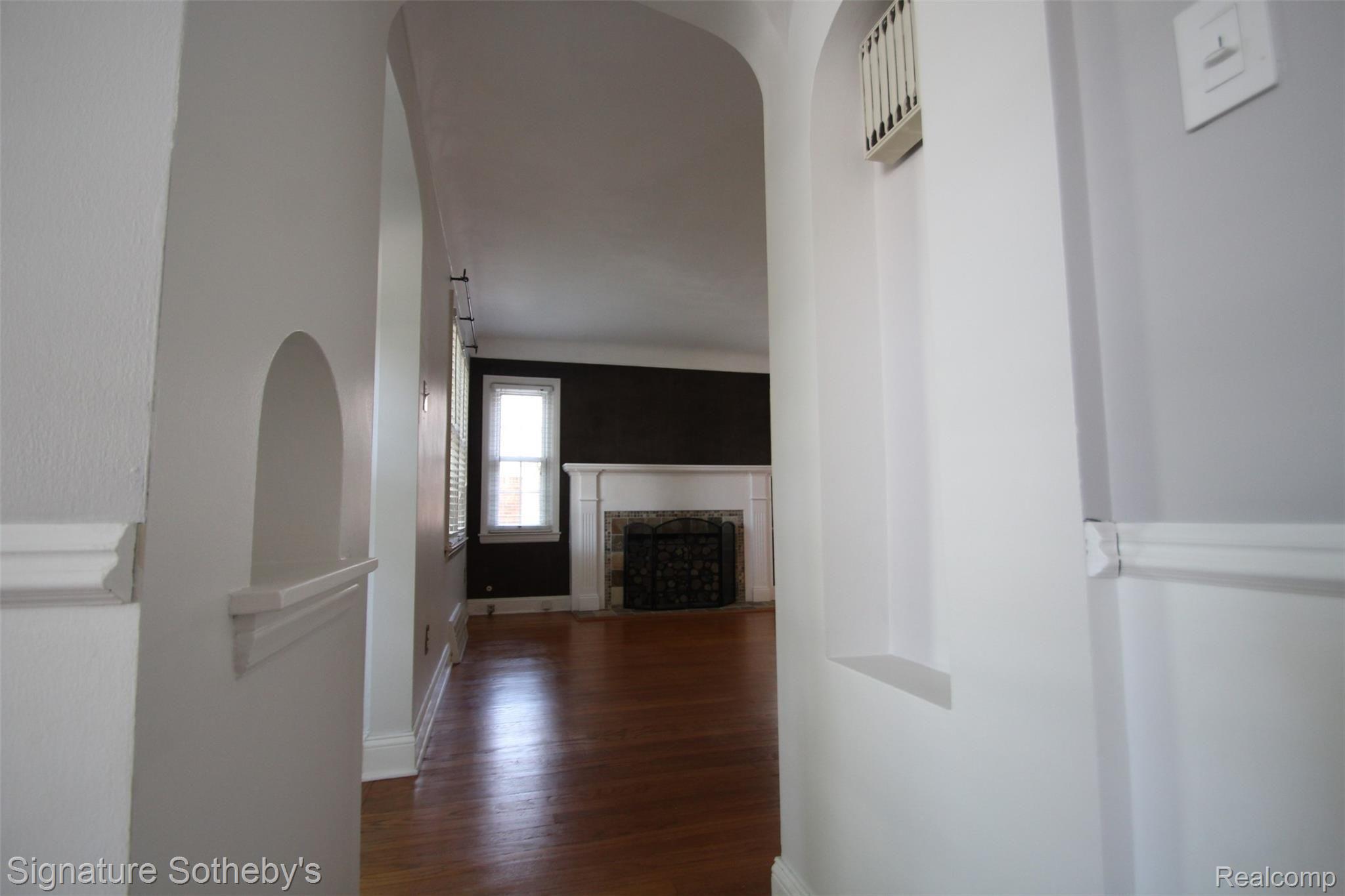 1950 Dorothea Road Berkley, MI 48072 - Photo 5 of 41 4 Living Rm3.JPG
