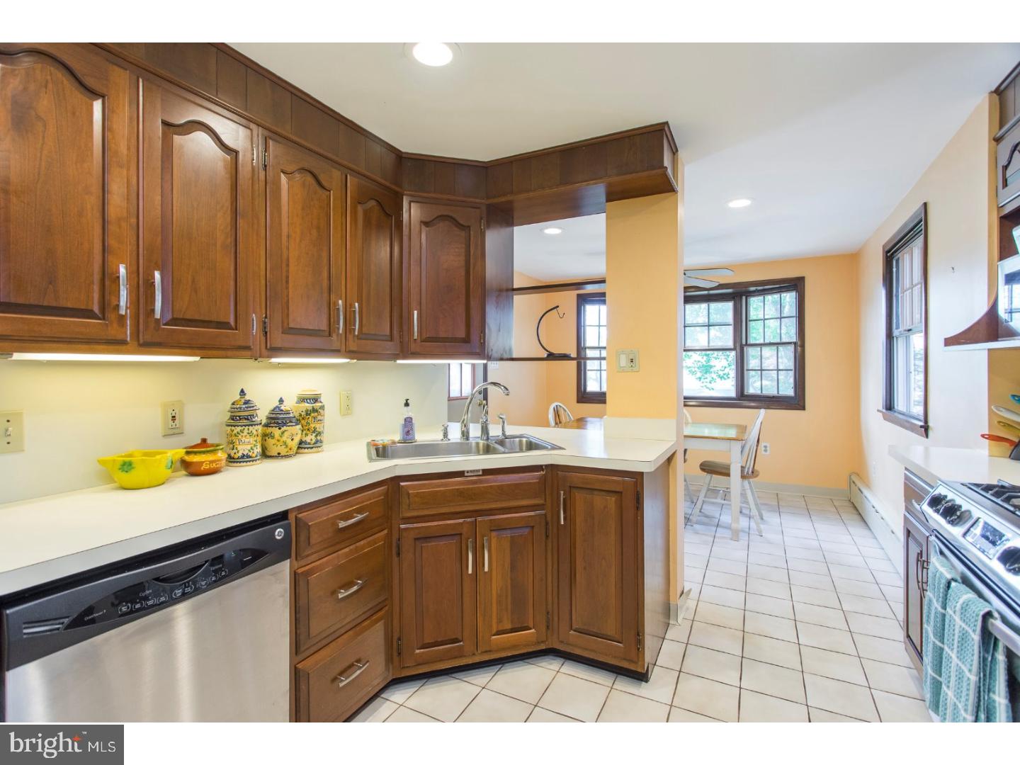 408 Strathmore Road Havertown, PA 19083 - Photo 8 of 25 Kitchen