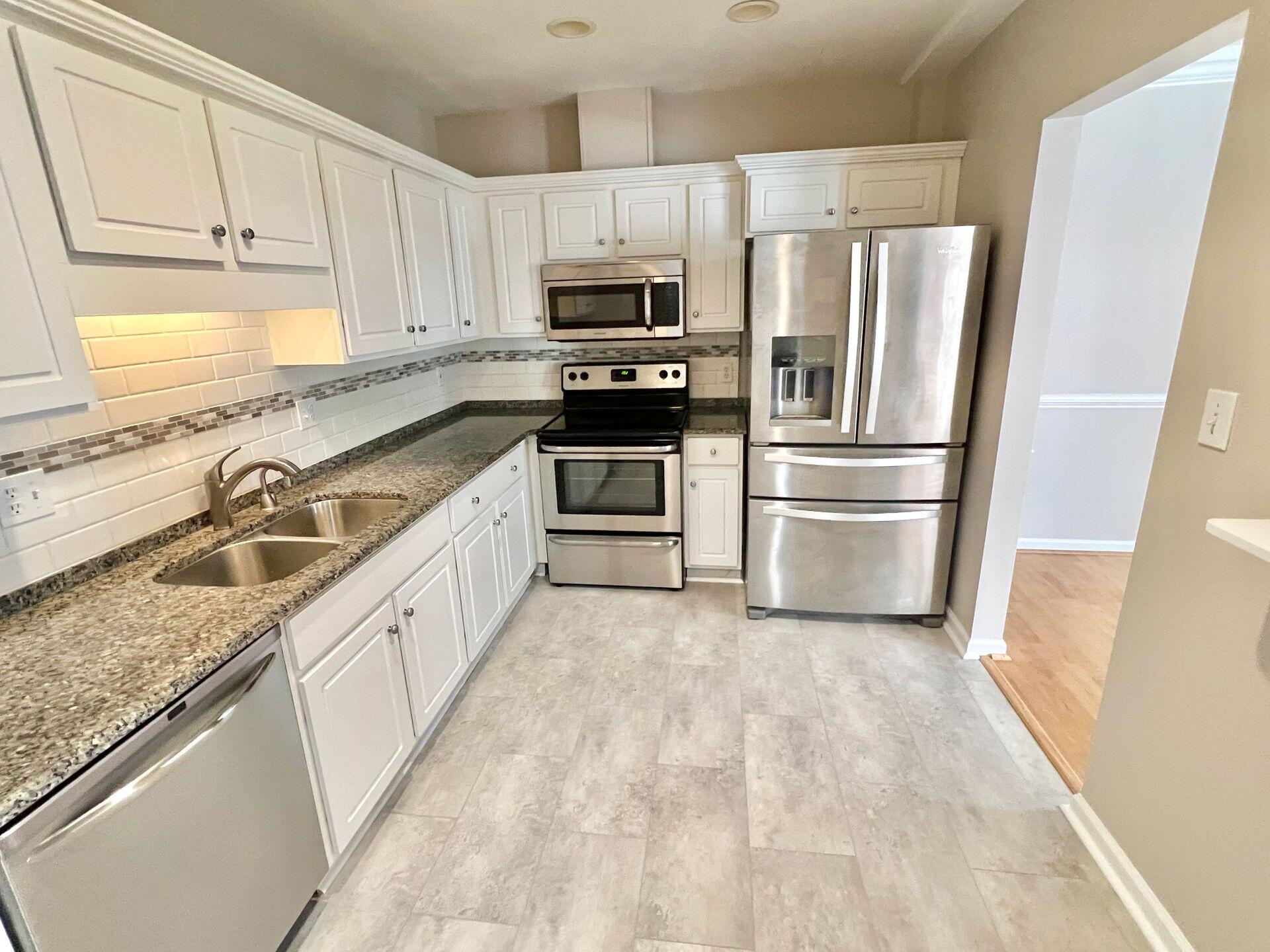 4448 Pheasant Ridge Road, Unit 104 Roanoke, VA 24014 - Photo 16 of 50 Stainless steel appliances