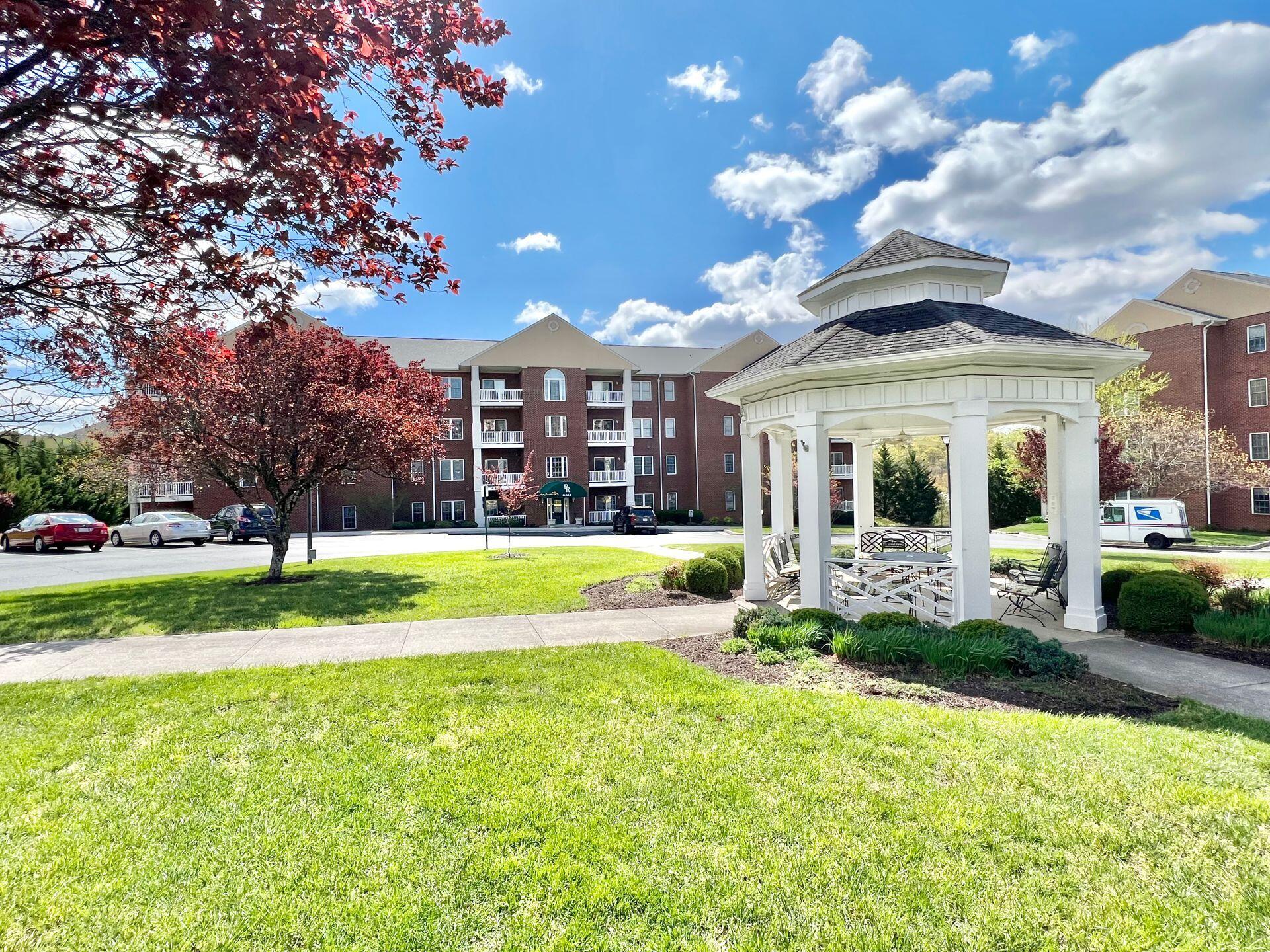 4448 Pheasant Ridge Road, Unit 104 Roanoke, VA 24014 - Photo 5 of 50 One level living