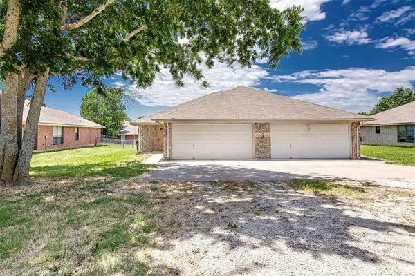 $1,550 | 210 Joshua Boulevard, Unit 210, Joshua, TX 76058