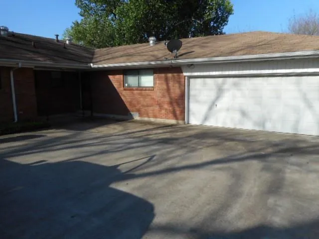 $1,895 | 921 Poinsettia Drive, Lancaster, TX 75146